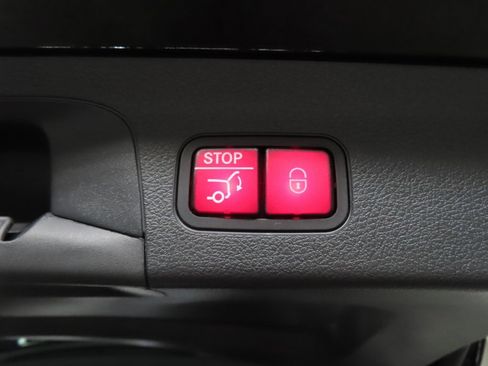 Used 2025 Mercedes-Benz GLS 450 4MATIC image 39