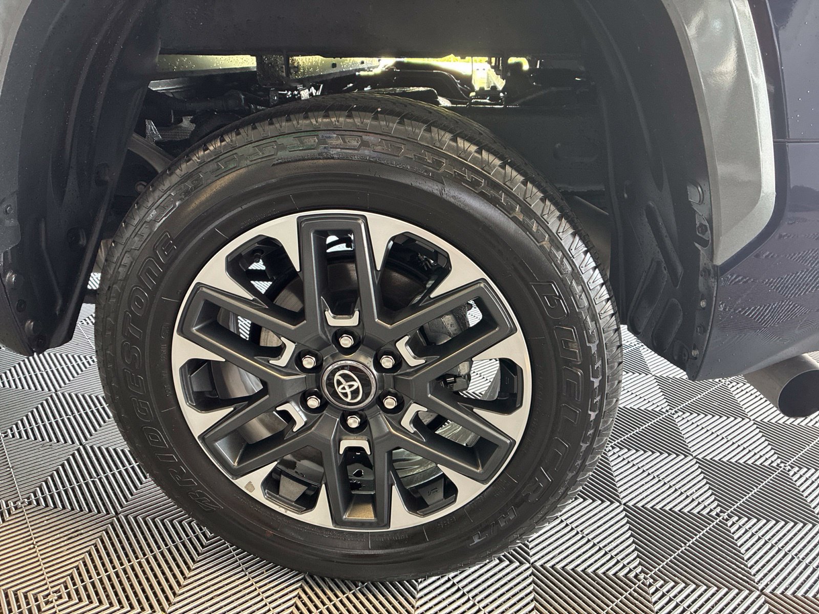Used 2026 Toyota Tundra Limited AWD/4WD image 9