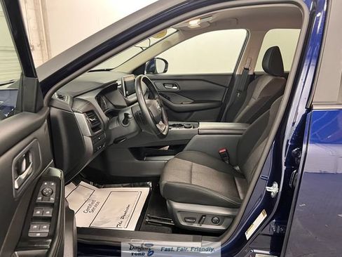 Used 2025 Nissan Rogue SV AWD/4WD image 26