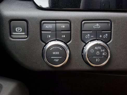 New 2025 GMC Sierra 1500 Elevation image 34