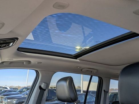 Used 2022 Jeep Grand Cherokee Limited image 13