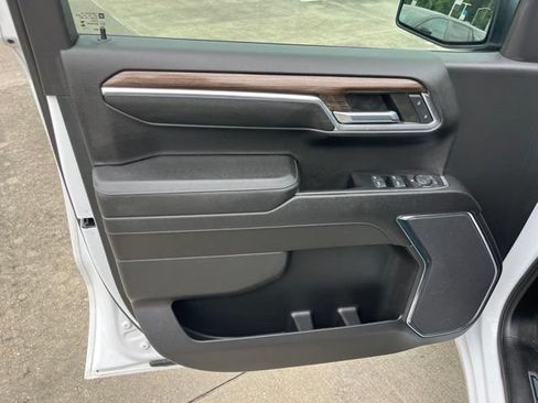 Used 2023 Chevrolet Silverado 1500 LT AWD/4WD image 11