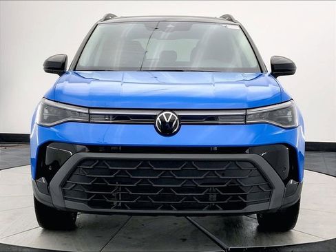 Certified 2025 Volkswagen Taos SE AWD/4WD image 3
