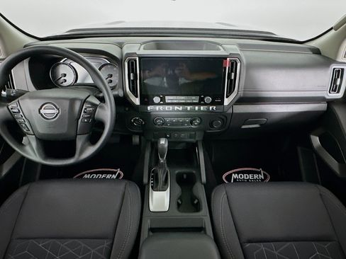 Used 2025 Nissan Frontier SV image 25