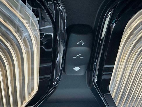 Certified 2023 BMW X7 xDrive40i w/ M Sport Package image 38