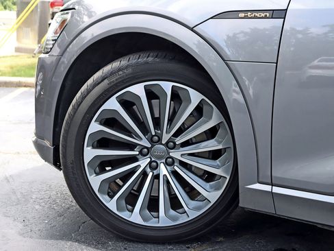 Used 2019 Audi e-tron Prestige w/ Prestige Package image 15