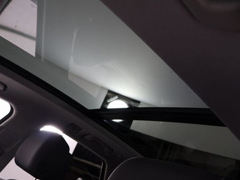 Used 2023 Audi Q5 2.0T Premium w/ Convenience Package image 9