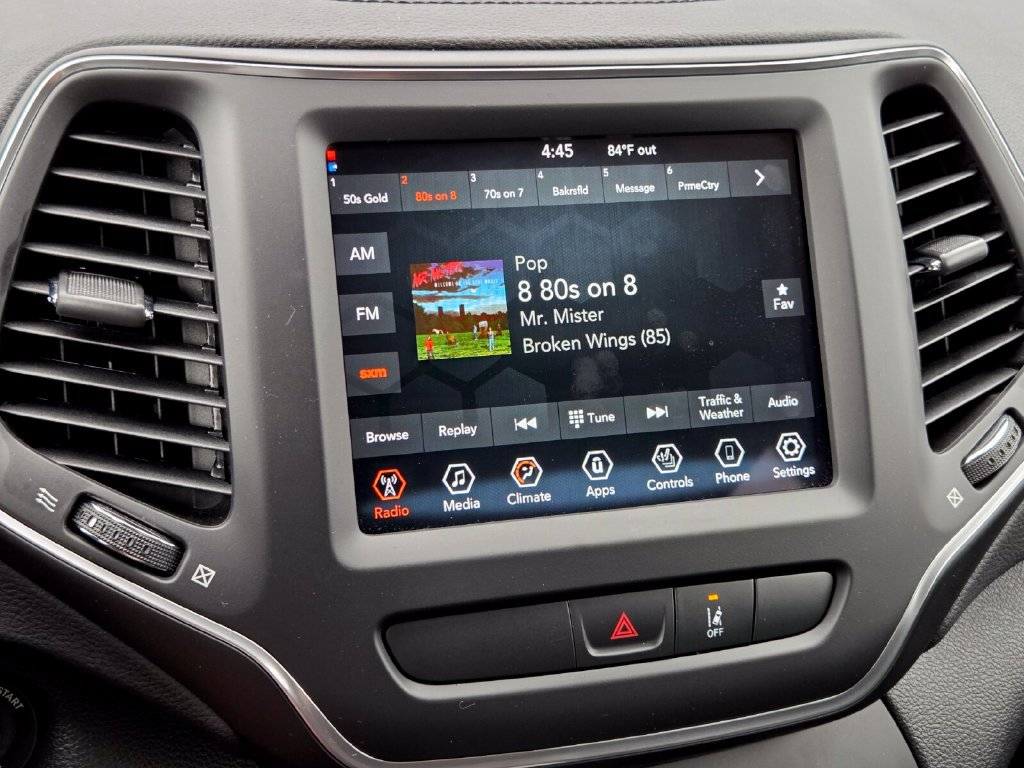 Certified 2022 Jeep Cherokee Latitude w/ Sun & Sound Group AWD/4WD image 24