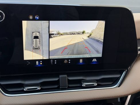 Used 2025 Chevrolet Equinox ACTIV w/ Safety and Technology Package FWD image 18