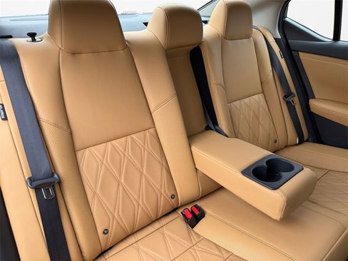 New 2025 Nissan Sentra SV w/ SV Premium Package image 17