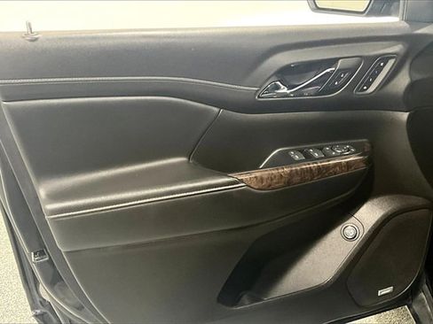 Used 2022 GMC Acadia Denali image 21