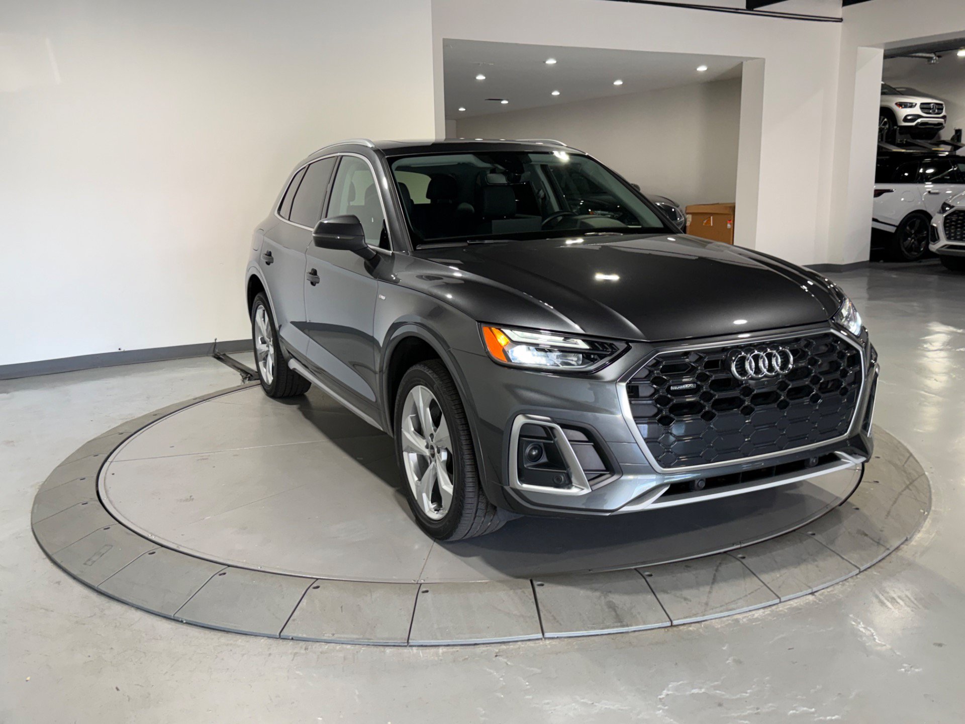 Used 2023 Audi Q5 2.0T Premium Plus w/ Premium Plus Package AWD/4WD image 6