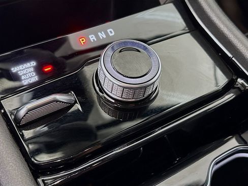 Used 2023 Jeep Grand Cherokee Limited w/ Luxury Tech Group II image 11