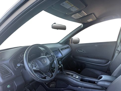 Used 2020 Honda HR-V Sport image 9