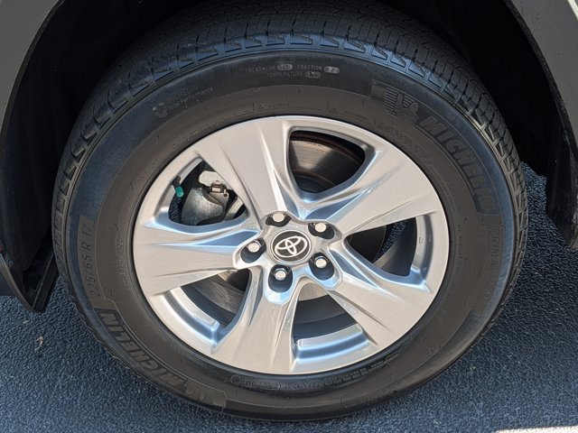 Used 2023 Toyota RAV4 XLE w/ Convenience Package FWD image 11