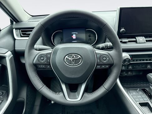 Used 2025 Toyota RAV4 XLE w/ Convenience Package AWD/4WD image 12