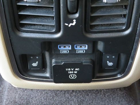 Used 2018 Jeep Grand Cherokee Limited image 41