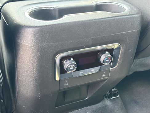 Used 2025 Chevrolet Suburban Z71 AWD/4WD image 14