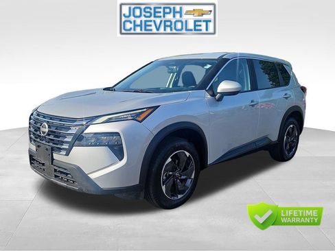 Used 2025 Nissan Rogue SV AWD/4WD image 2