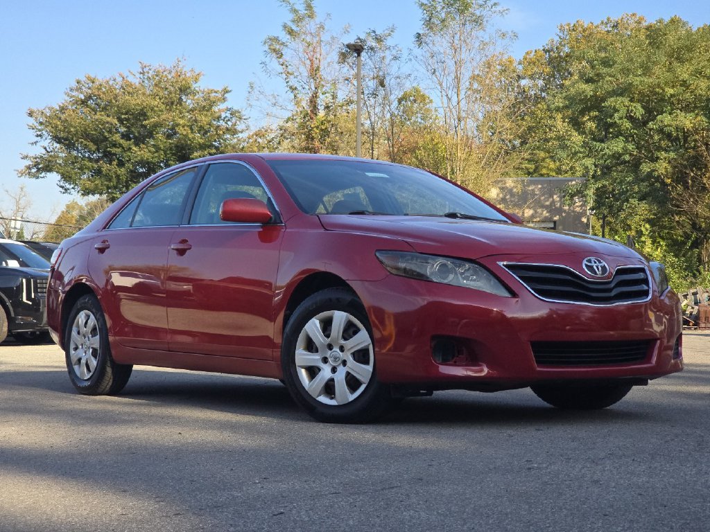 Used 2011 Toyota Camry LE FWD image 2