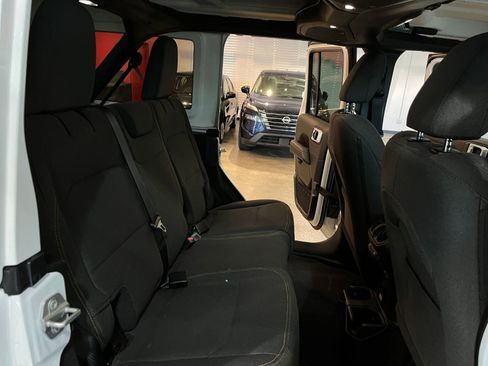 Used 2025 Jeep Wrangler Unlimited Sahara AWD/4WD image 37