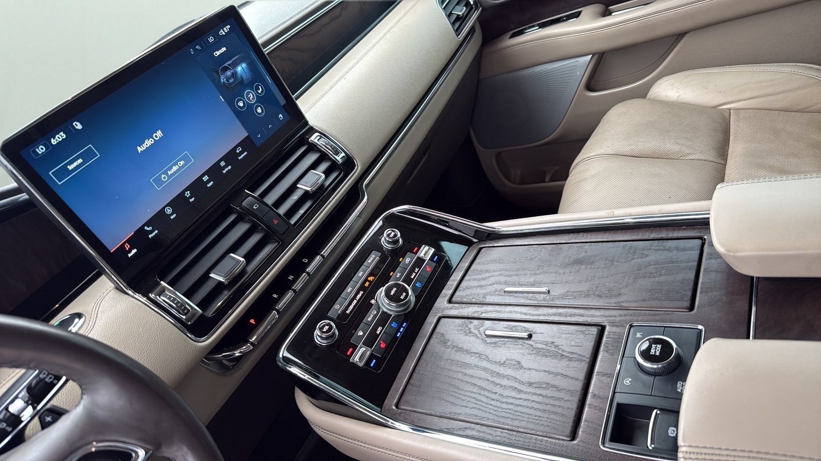 Used 2023 Lincoln Navigator L Reserve AWD/4WD image 20