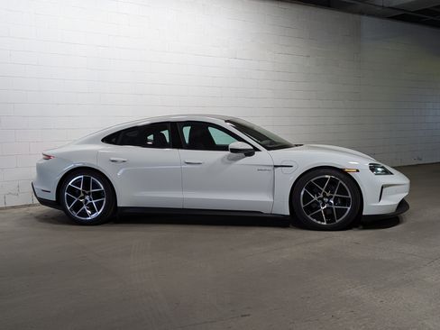 Used 2025 Porsche Taycan image 8