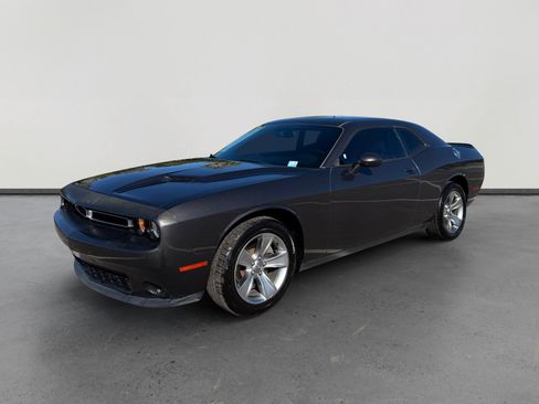 Used 2018 Dodge Challenger SXT image 1