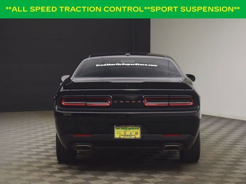 Used 2019 Dodge Challenger SXT image 9