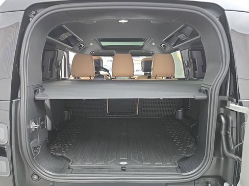 New 2026 Land Rover Defender 110 X-Dynamic SE image 12