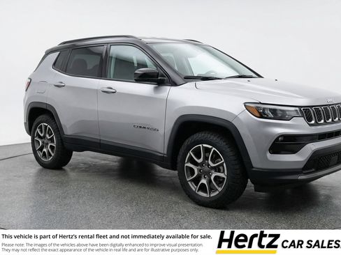 Used 2025 Jeep Compass Trailhawk image 1