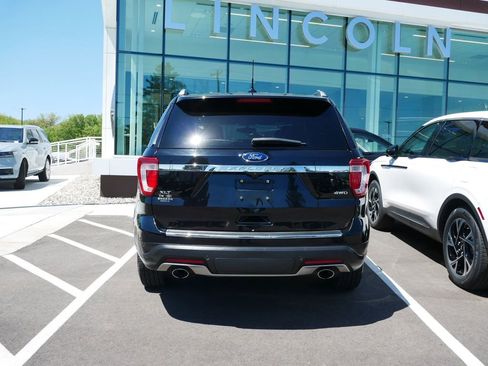 Used 2018 Ford Explorer XLT w/ Equipment Group 202A AWD/4WD image 4