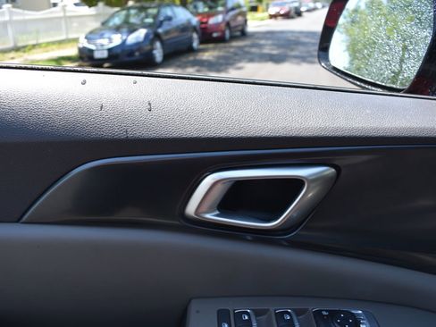 Used 2025 Kia Carnival FWD image 12