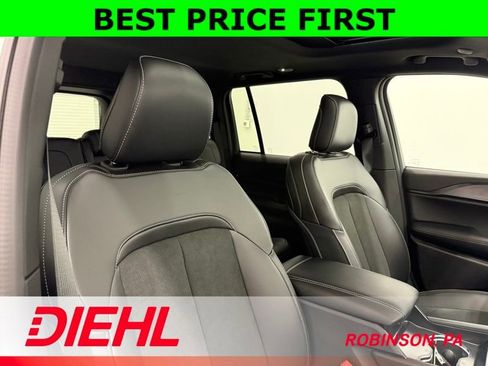 New 2025 Jeep Grand Cherokee Altitude AWD/4WD image 14