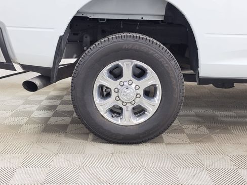 Used 2024 RAM 2500 Big Horn AWD/4WD image 9
