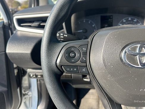 Used 2025 Toyota Corolla LE image 18