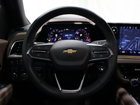 Used 2025 Chevrolet Tahoe High Country w/ LPO, Illumination Package AWD/4WD image 11