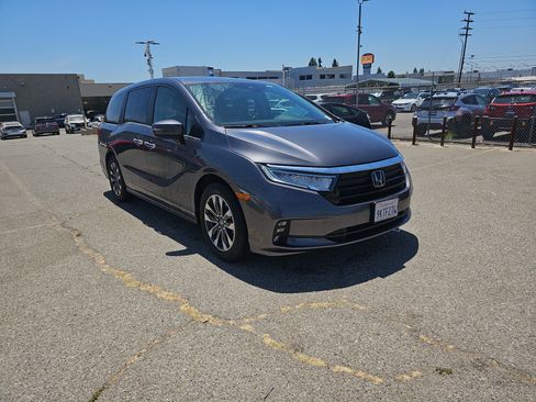 Used 2024 Honda Odyssey EX-L image 2