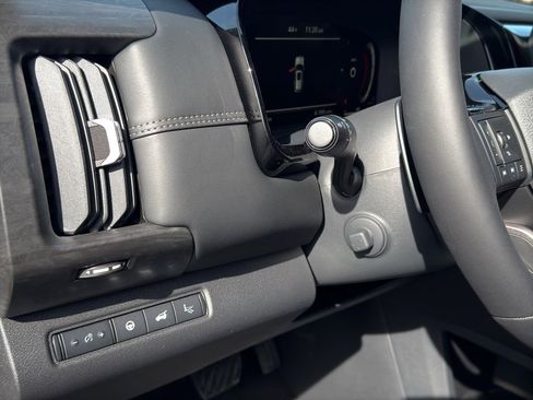 New 2026 Nissan Pathfinder Platinum image 14