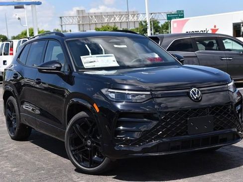 New 2026 Volkswagen Tiguan SE R-Line FWD image 2