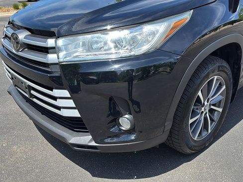 Used 2019 Toyota Highlander XLE AWD/4WD image 6