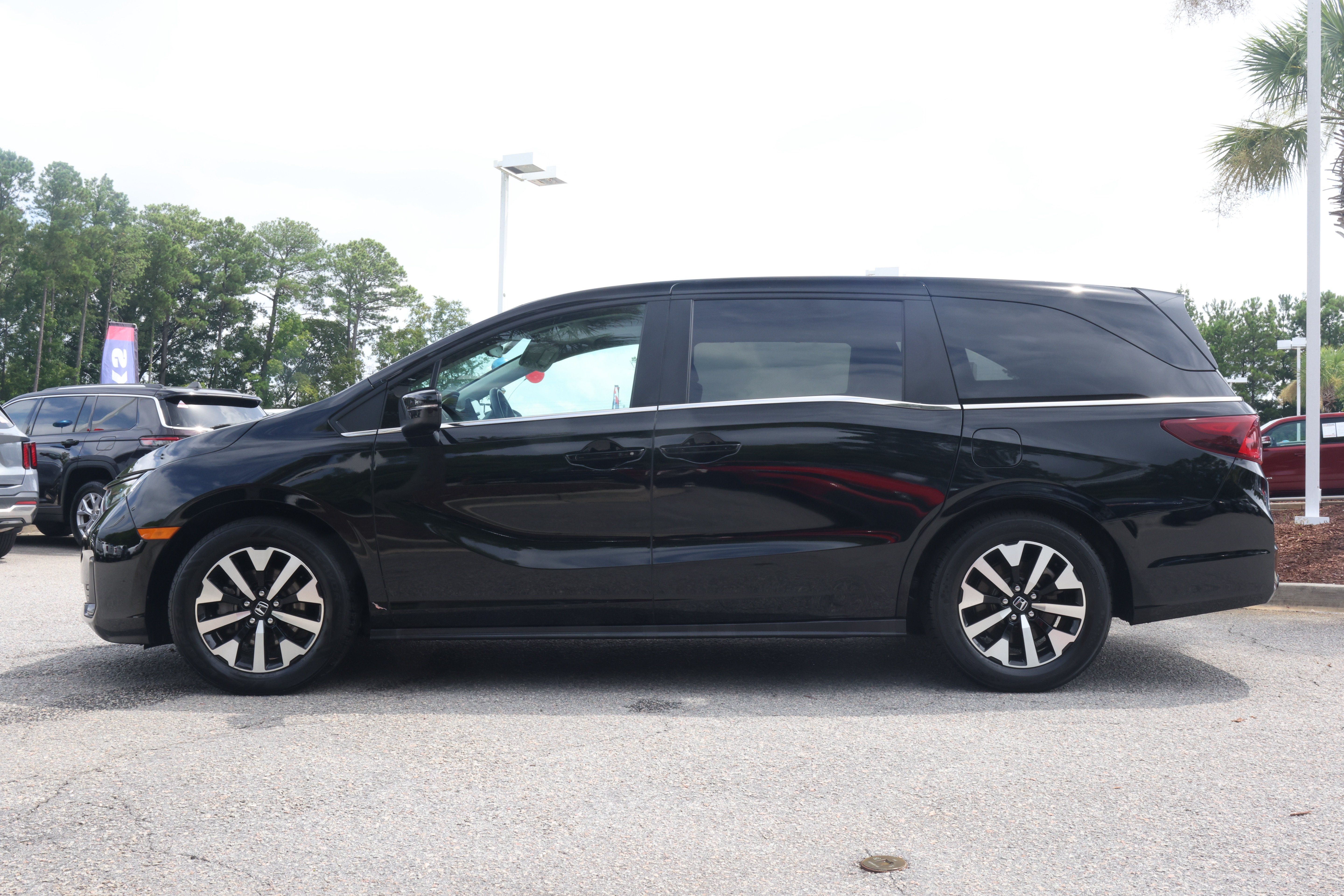 Used 2025 Honda Odyssey EX-L image 2
