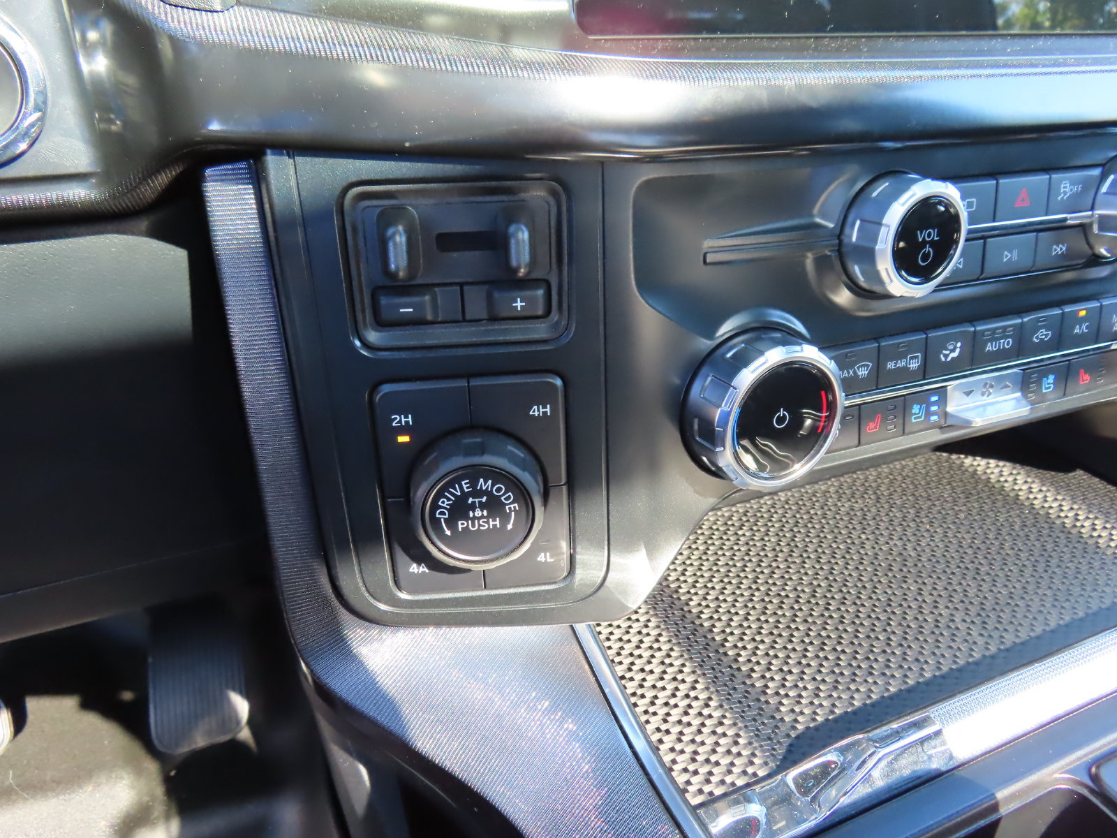 Certified 2025 Ford F150 Raptor w/ Equipment Group 803A Raptor R AWD/4WD image 34