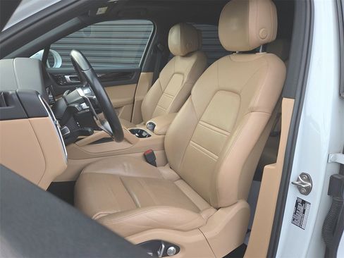 Used 2019 Porsche Cayenne image 5