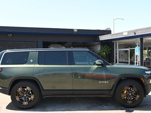 Used 2023 Rivian R1S Adventure AWD/4WD image 5