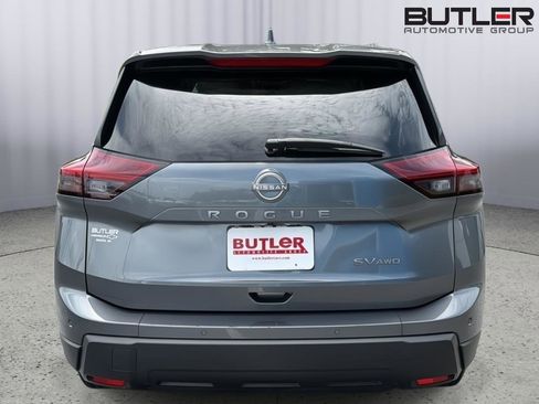 Used 2024 Nissan Rogue SV AWD/4WD image 5