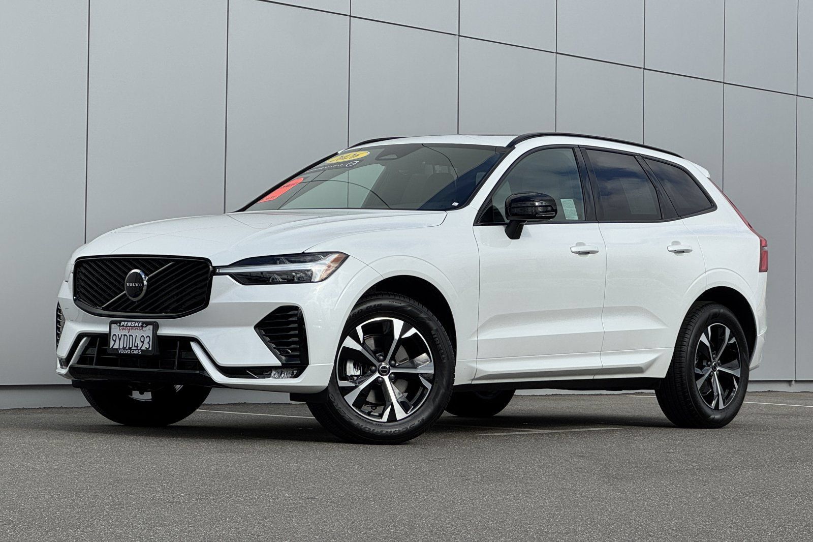 Used 2026 Volvo XC60 B5 Core AWD/4WD image 1