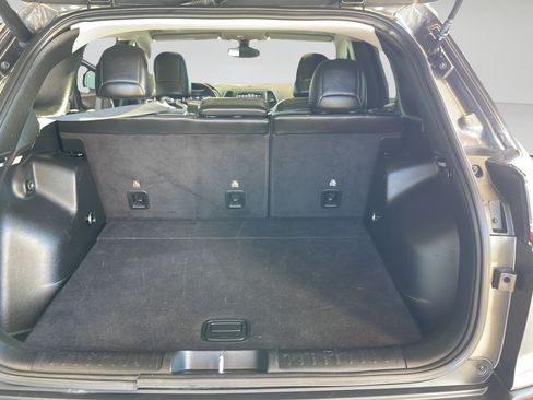 Used 2019 Jeep Cherokee Trailhawk w/ Comfort/Convenience Group AWD/4WD image 8
