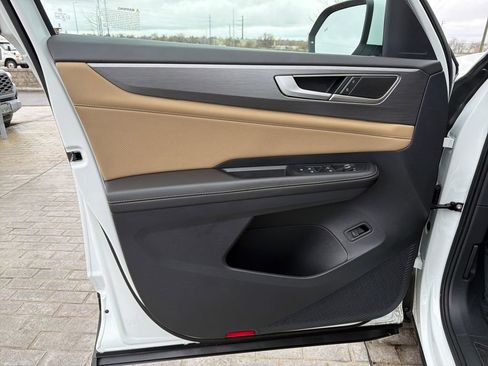 Certified 2025 Volkswagen Atlas Cross Sport SE image 11