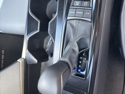 Used 2025 Toyota Camry SE image 23